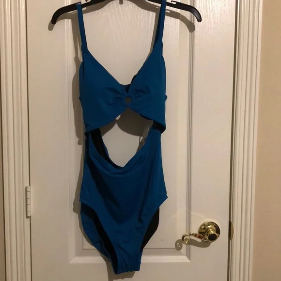 NWT ONE PIECE SWIMSUIT BIKINI. SIZE L (12 - 14 ) - Picture 1 of 4